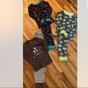 3 GYMBOREE GYMMIES Dinosaurs 🦖 Pirates 🏴‍☠️ Space Planets 🪐 size 8 pajamas